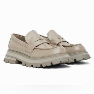 NEW Alexander McQueen Wander Leather Loafer in Stone Gray For Women's Size 10